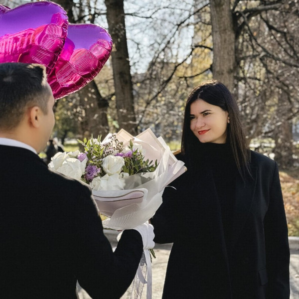 Композиция в корзине с сортовой розой